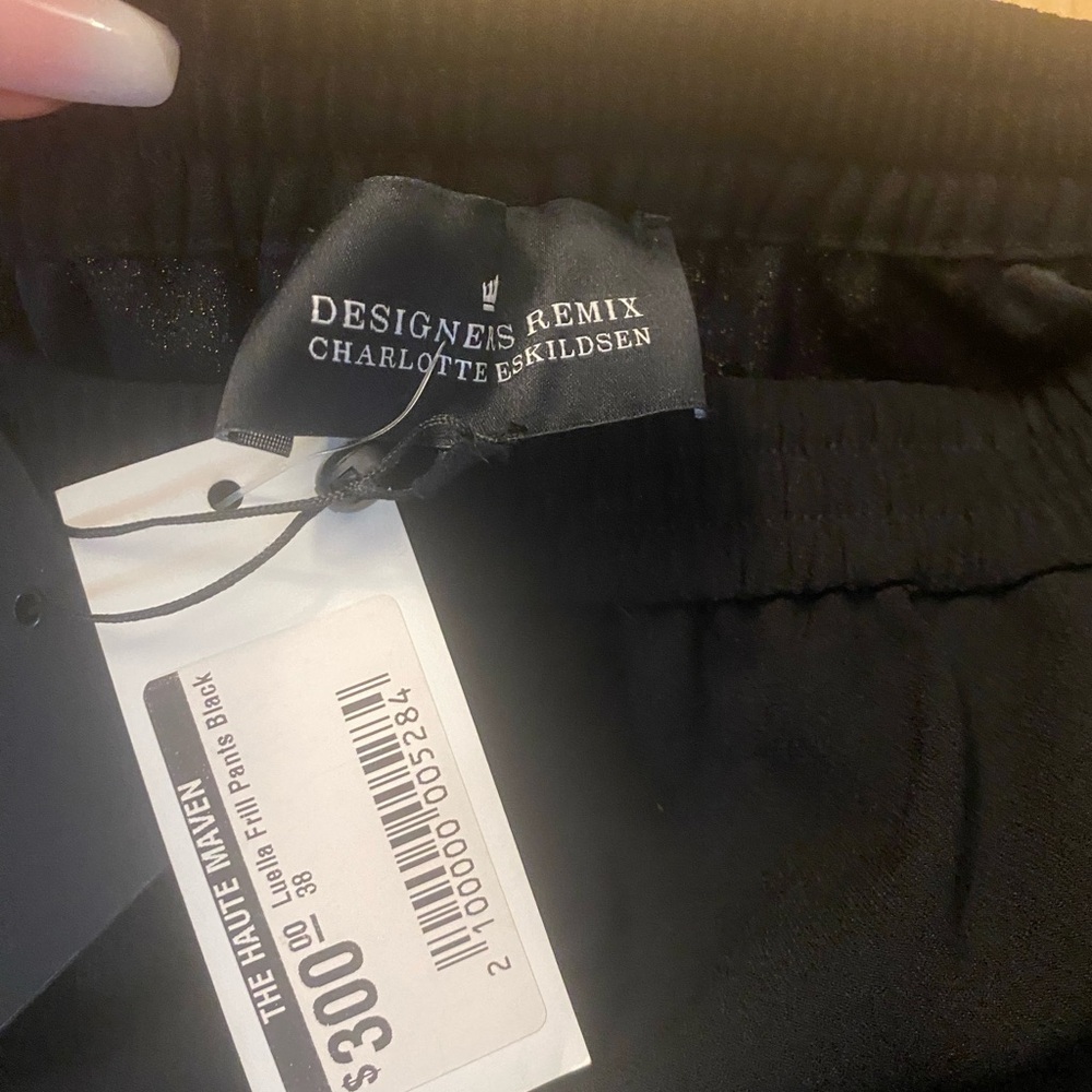 Black Ruffle Hem Pants - Picture 8 of 10